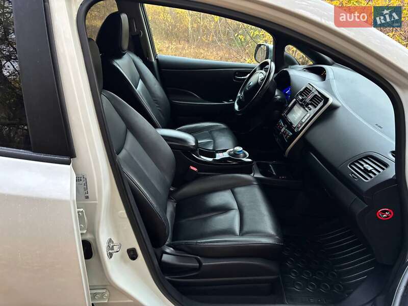 Хэтчбек Nissan Leaf 2013 в Днепре