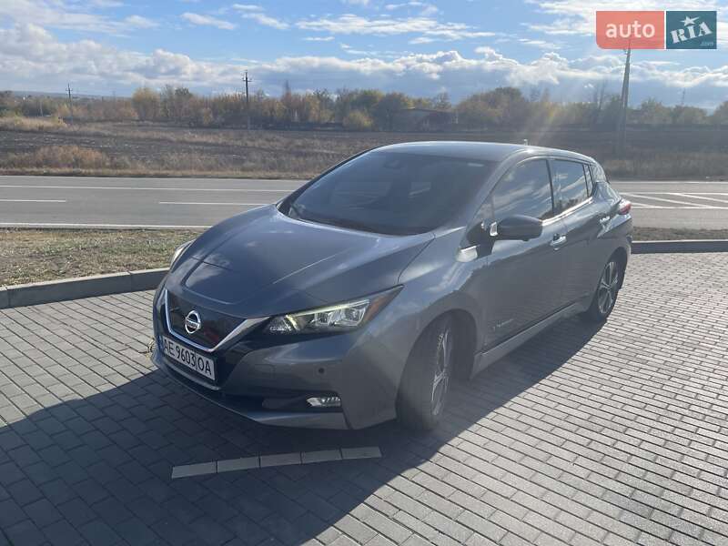 Хетчбек Nissan Leaf 2017 в Дніпрі