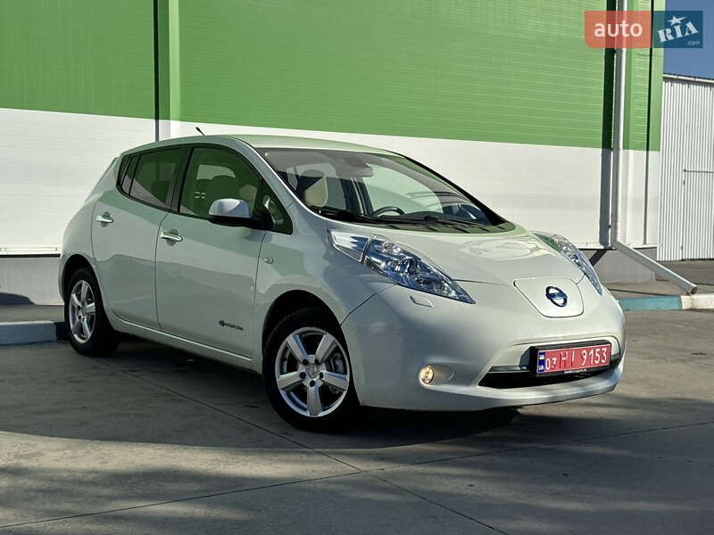 Хэтчбек Nissan Leaf 2012 в Александрие