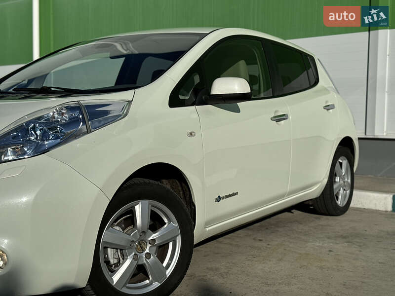 Хэтчбек Nissan Leaf 2012 в Александрие