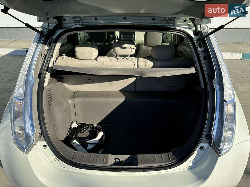 Хэтчбек Nissan Leaf 2012 в Александрие