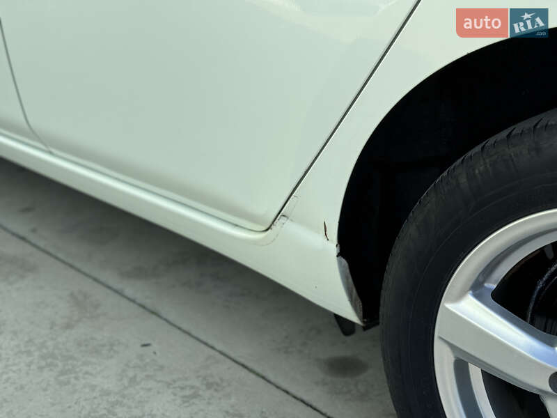 Хэтчбек Nissan Leaf 2012 в Александрие