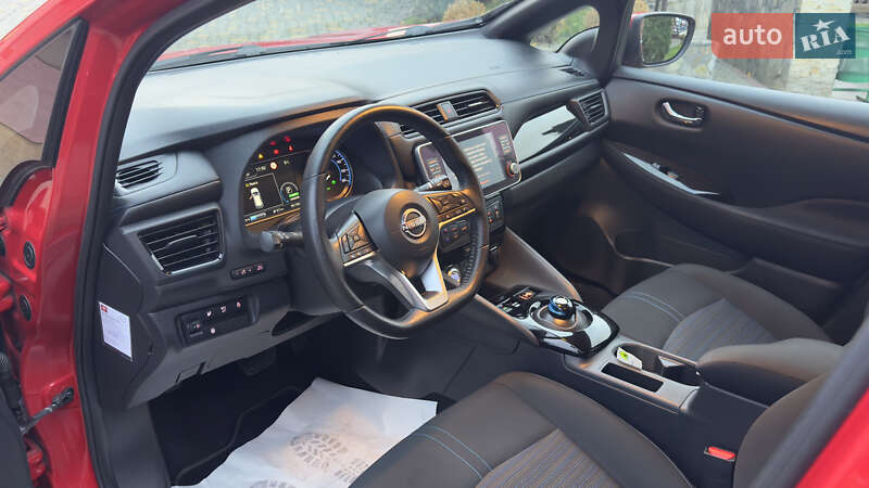 Хэтчбек Nissan Leaf 2023 в Сваляве