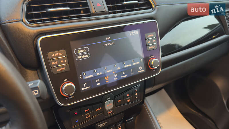 Хэтчбек Nissan Leaf 2023 в Сваляве