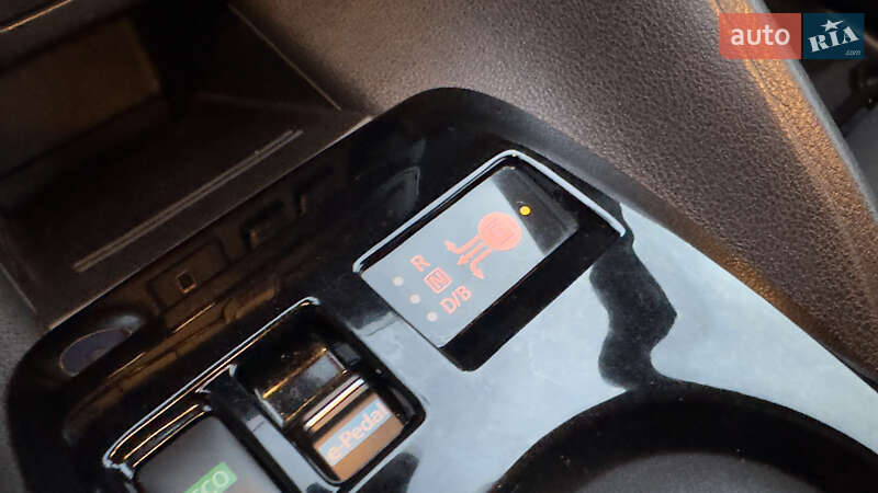 Хэтчбек Nissan Leaf 2023 в Сваляве