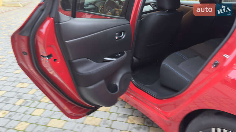 Хэтчбек Nissan Leaf 2023 в Сваляве