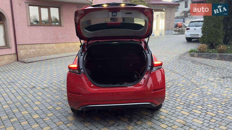 Хэтчбек Nissan Leaf 2023 в Сваляве