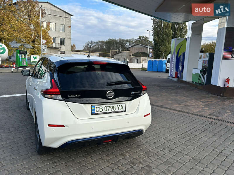 Хэтчбек Nissan Leaf 2020 в Киеве