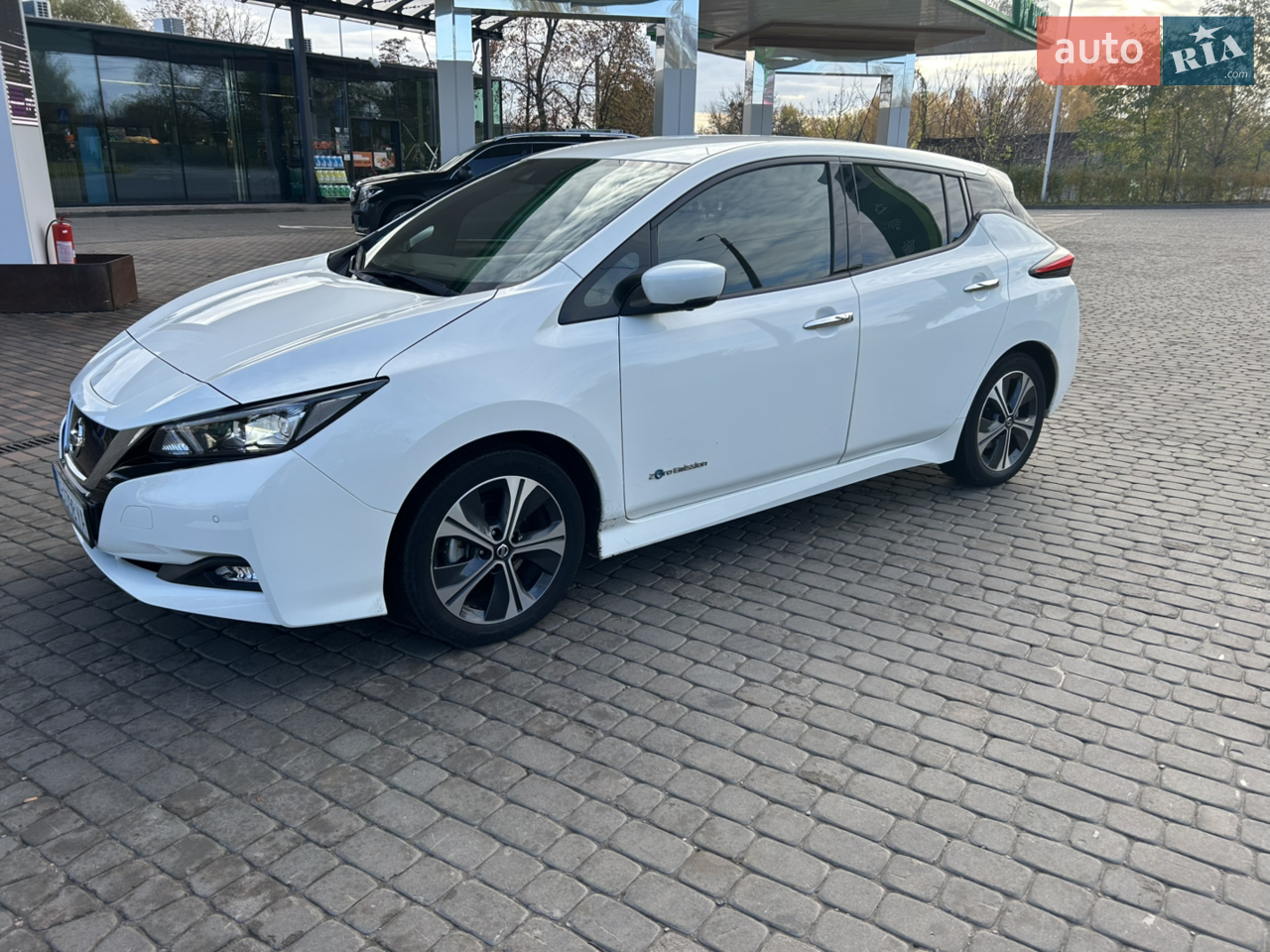 Машина в гарному стані тільки тиждень як приїхала с Нідерландів рідний пробіг повна комплектація всі питання по телефону 