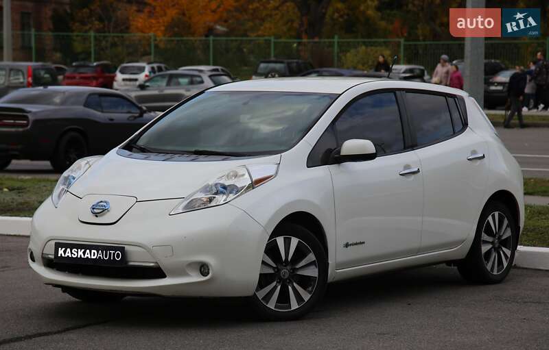 Хэтчбек Nissan Leaf 2013 в 