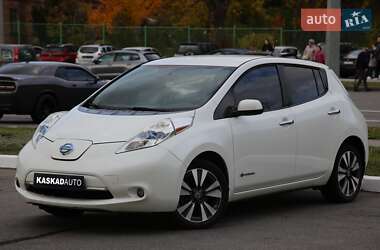 Хэтчбек Nissan Leaf 2013 в 