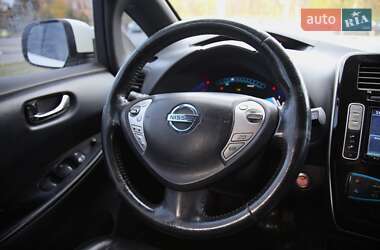 Хэтчбек Nissan Leaf 2013 в 
