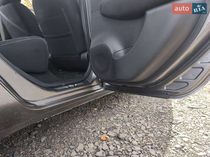 Хэтчбек Nissan Leaf 2014 в Луцке фото 38 Хэтчбек Nissan Leaf 2014 в Луцке