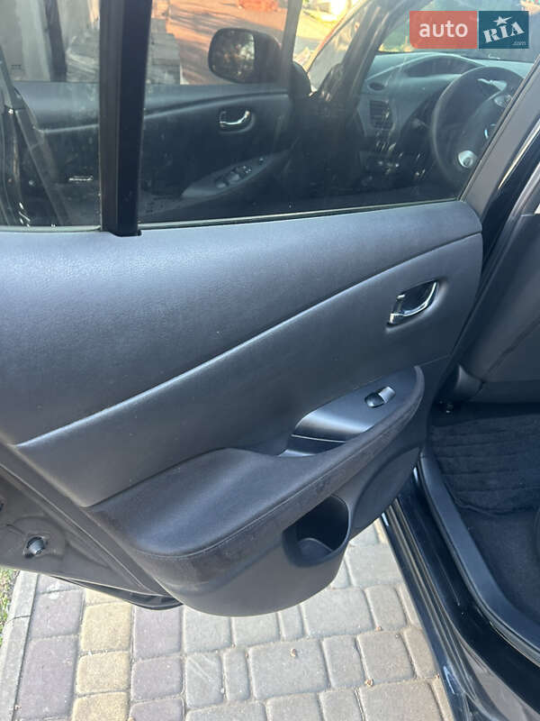 Хэтчбек Nissan Leaf 2016 в Николаеве