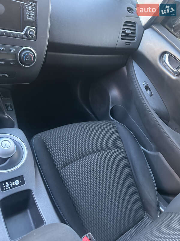 Хэтчбек Nissan Leaf 2016 в Николаеве