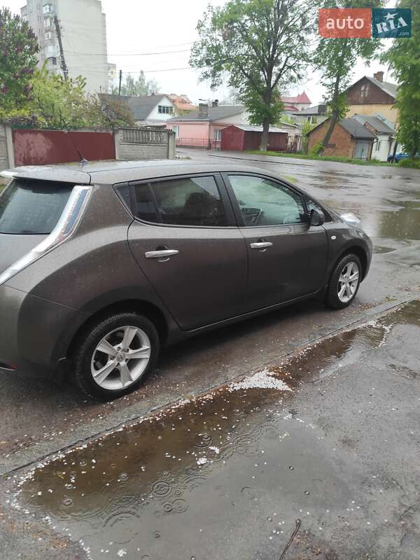 Хэтчбек Nissan Leaf 2016 в Виннице фото Хэтчбек Nissan Leaf 2016 в Виннице