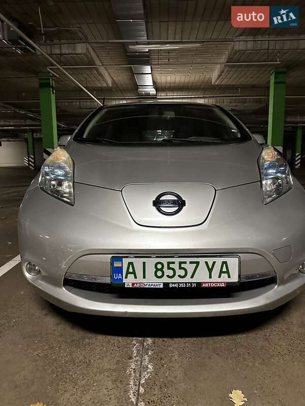 Хэтчбек Nissan Leaf 2011 в Киеве