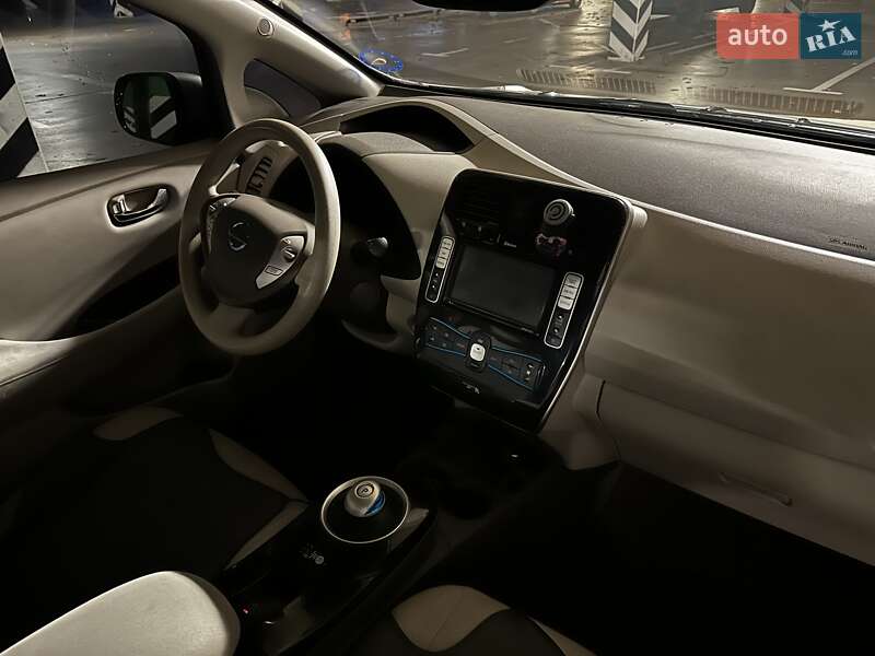 Хэтчбек Nissan Leaf 2011 в Киеве