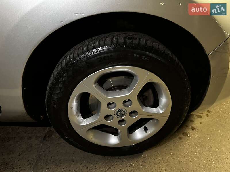 Хэтчбек Nissan Leaf 2011 в Киеве