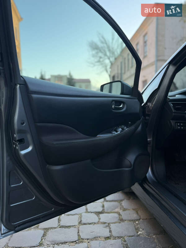 Хэтчбек Nissan Leaf 2020 в Каменец-Подольском