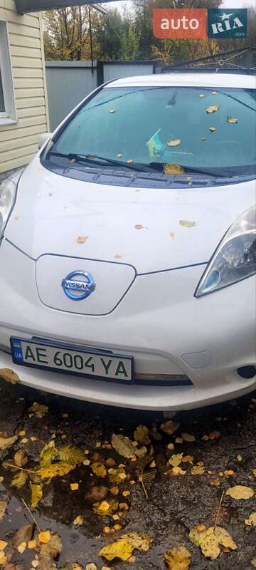 Хэтчбек Nissan Leaf 2013 в Днепре
