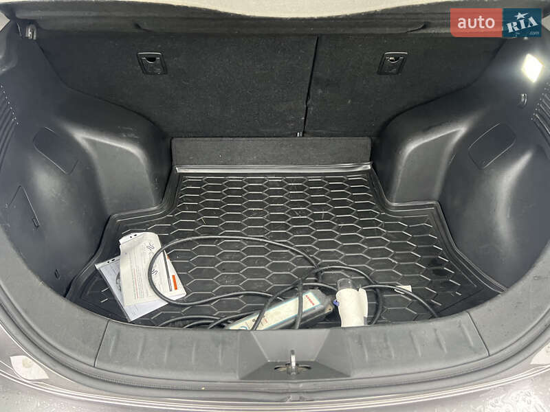 Хэтчбек Nissan Leaf 2014 в Харькове