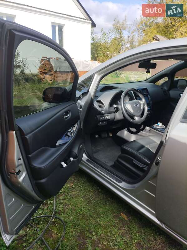 Хэтчбек Nissan Leaf 2013 в Каменец-Подольском фото 3 Хэтчбек Nissan Leaf 2013 в Каменец-Подольском