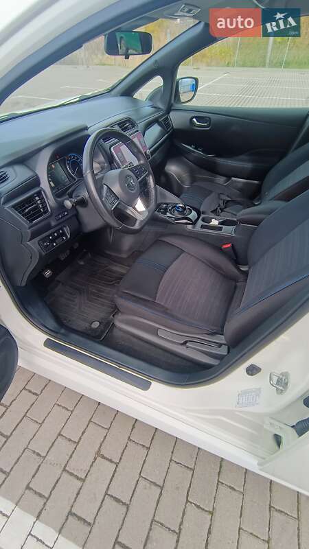 Хетчбек Nissan Leaf 2020 в Дубні