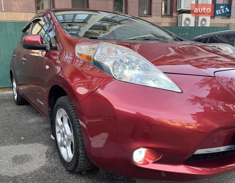 Хэтчбек Nissan Leaf 2014 в Киеве