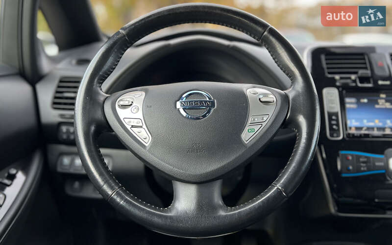 Хэтчбек Nissan Leaf 2015 в Львове