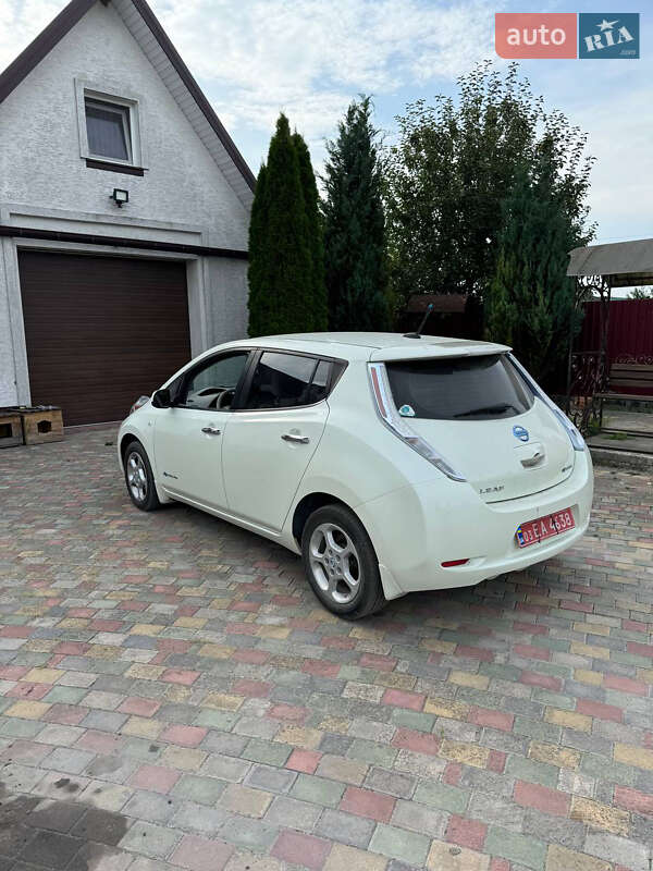 Хетчбек Nissan Leaf 2012 в Любомлі