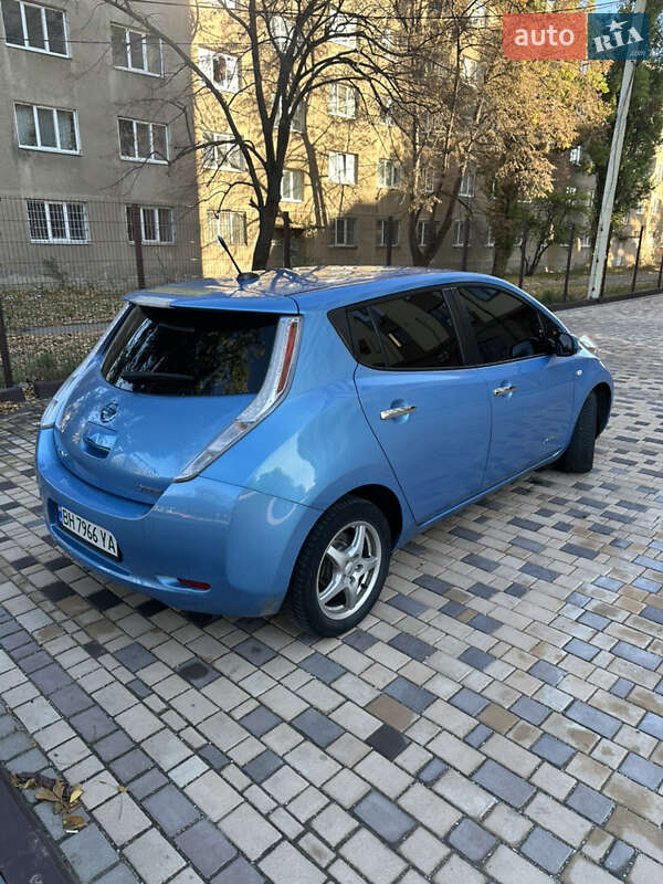 Хэтчбек Nissan Leaf 2012 в Измаиле