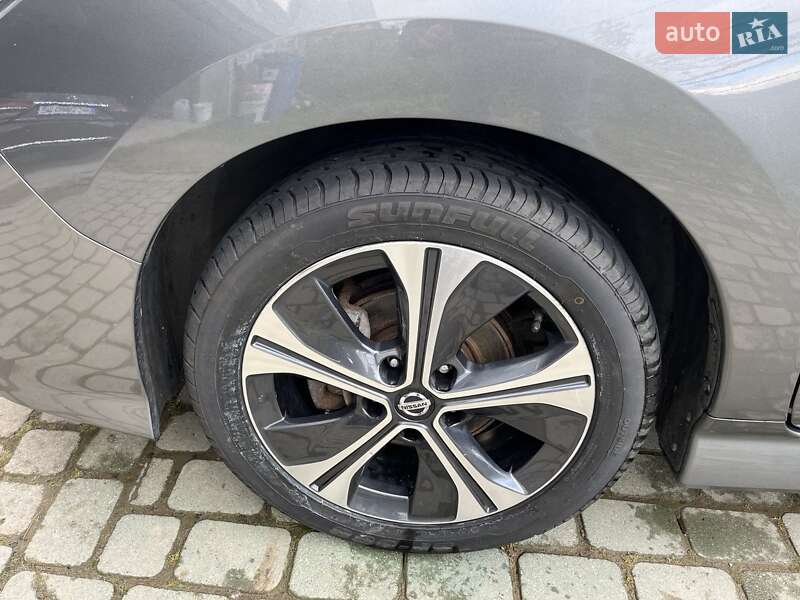 Хэтчбек Nissan Leaf 2018 в Львове