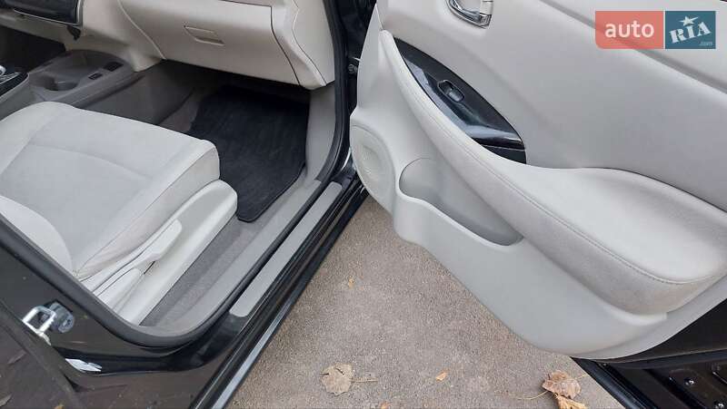 Хэтчбек Nissan Leaf 2017 в Киеве