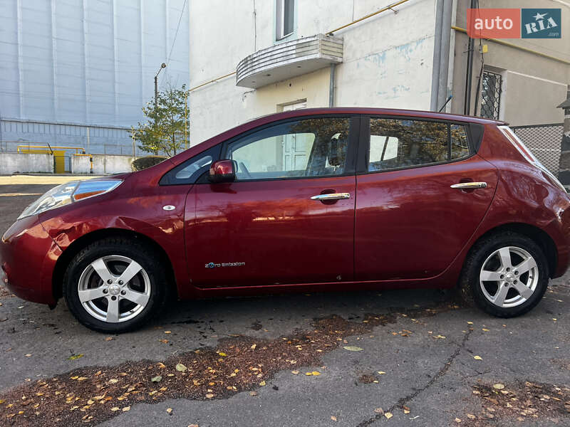 Хэтчбек Nissan Leaf 2011 в Радивилове