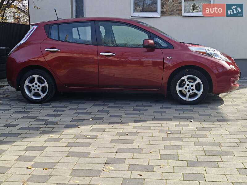 Хэтчбек Nissan Leaf 2012 в Ивано-Франковске