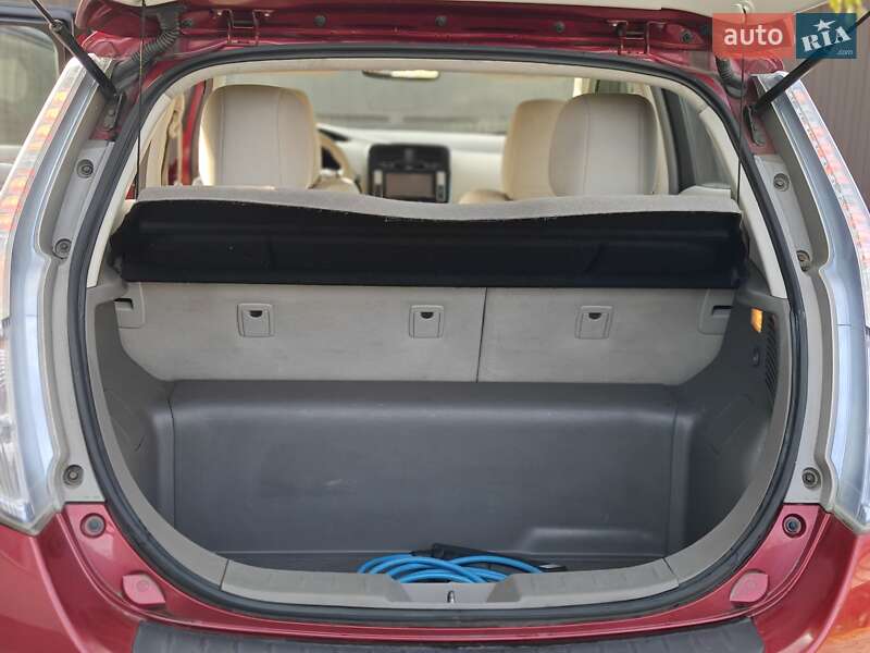Хэтчбек Nissan Leaf 2012 в Ивано-Франковске