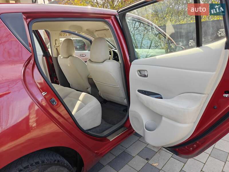Хэтчбек Nissan Leaf 2012 в Ивано-Франковске