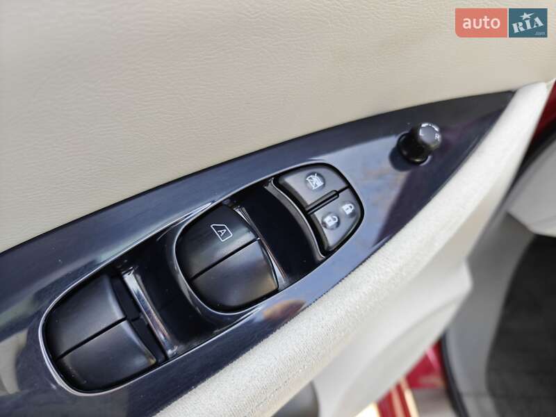 Хэтчбек Nissan Leaf 2012 в Ивано-Франковске