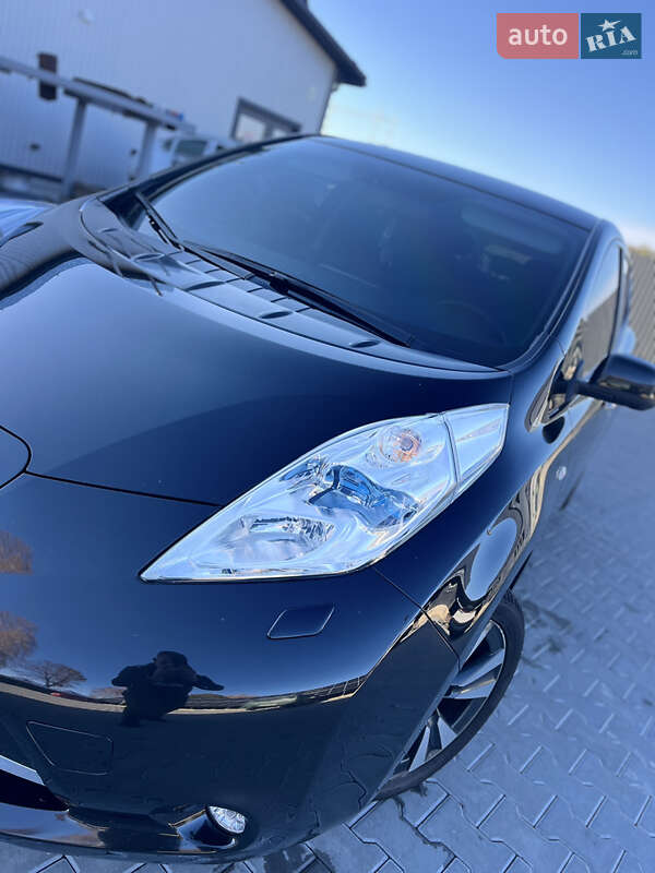 Хетчбек Nissan Leaf 2015 в Володимирі