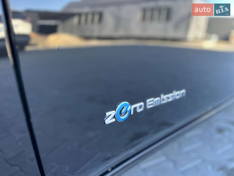 Хетчбек Nissan Leaf 2015 в Володимирі