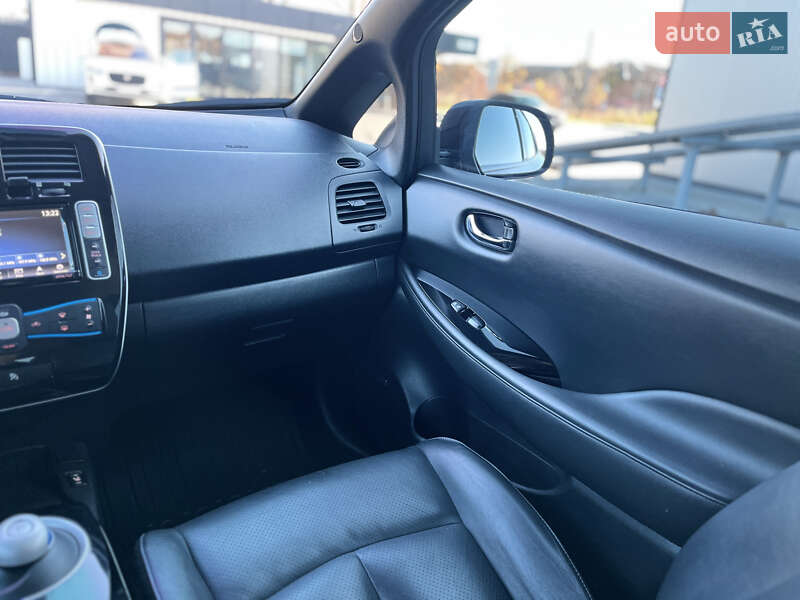 Хетчбек Nissan Leaf 2015 в Володимирі