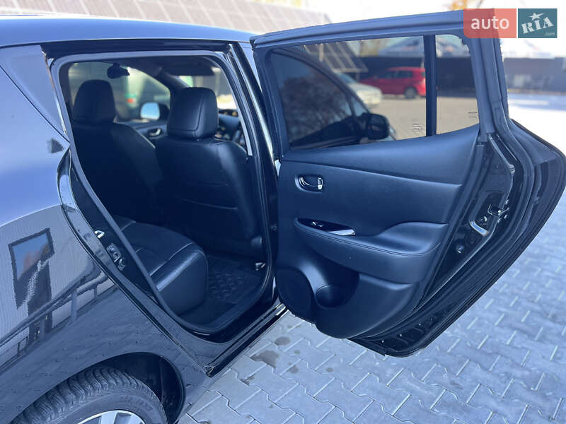 Хетчбек Nissan Leaf 2015 в Володимирі