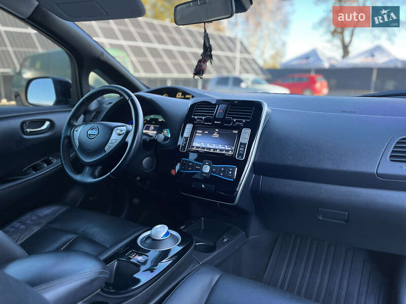 Хетчбек Nissan Leaf 2015 в Володимирі