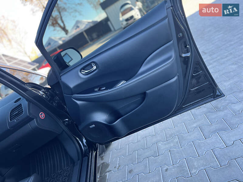 Хетчбек Nissan Leaf 2015 в Володимирі