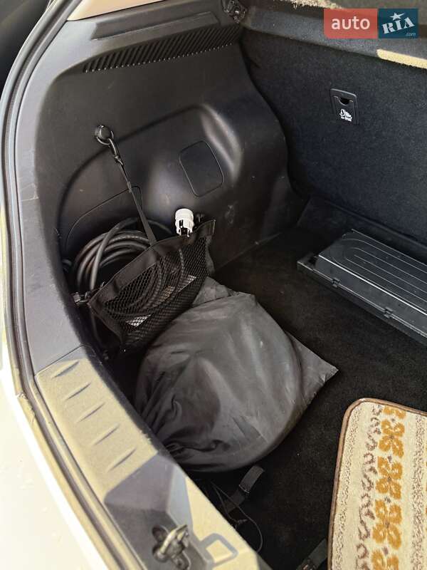 Хэтчбек Nissan Leaf 2019 в Львове