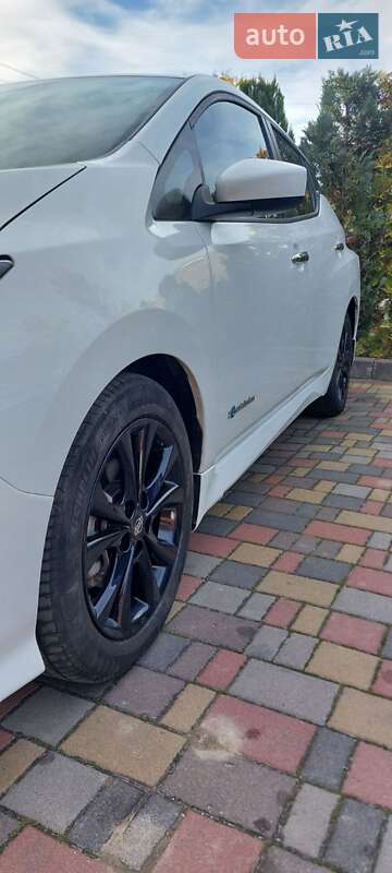 Хэтчбек Nissan Leaf 2019 в Львове