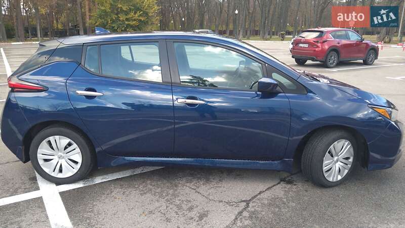 Хэтчбек Nissan Leaf 2023 в Змиеве