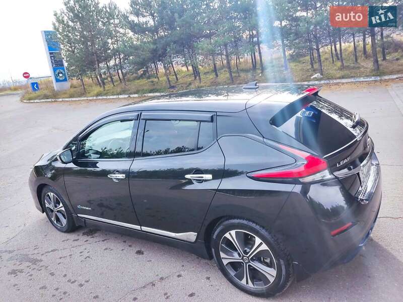 Хэтчбек Nissan Leaf 2018 в Золочеве