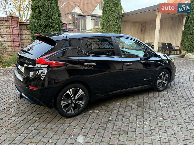 Хэтчбек Nissan Leaf 2018 в Черновцах